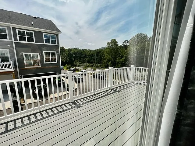 2215 Swallowtail Ln — Photo 2