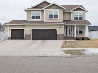 3032 Katherine Dr E, West Fargo, ND 58078