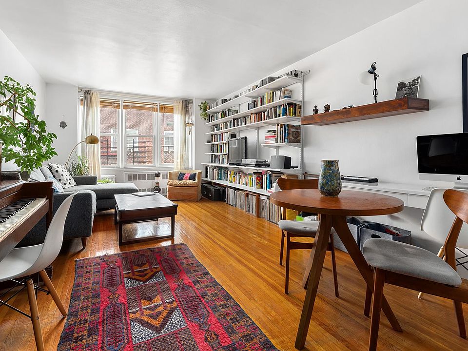 1st image of 400 E 17th St APT 700