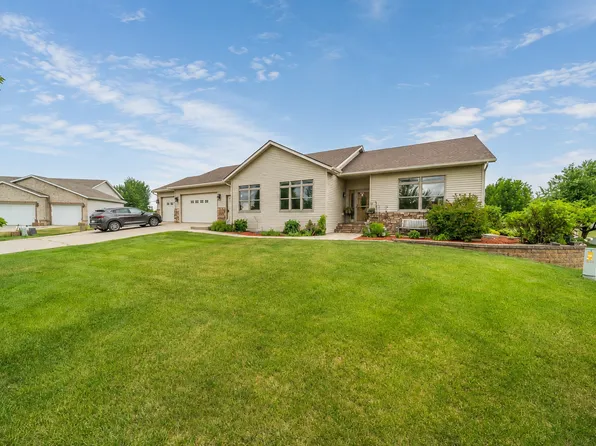 969 32nd St S, Moorhead, MN 56560