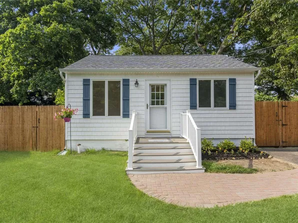 11 Cooke Avenue, Holtsville, NY 11742