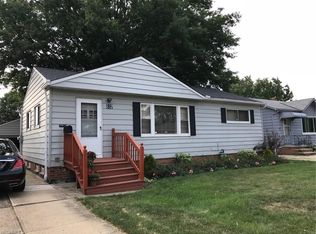 832 Pendley Rd, Eastlake, OH 44095