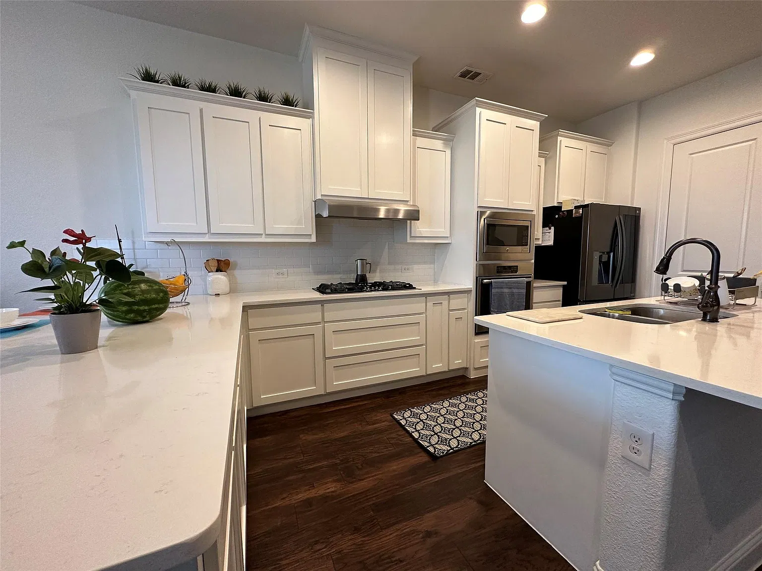 3 bed, 2042 sqft, $2,850 — Photo 4