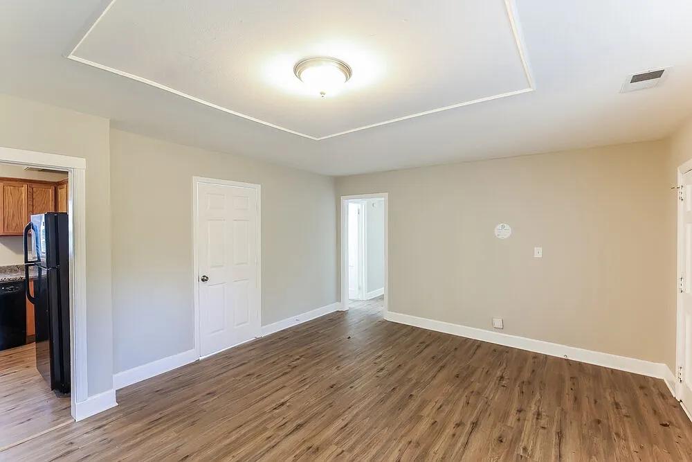 3 bed, 1.0 bath, 1171 sqft, $1,740 — Photo 4