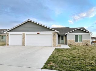 4667 Raven Creek Dr, Manhattan, KS 66502