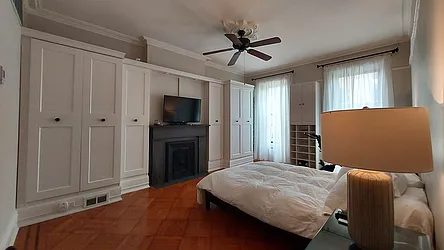 Rented by R New York