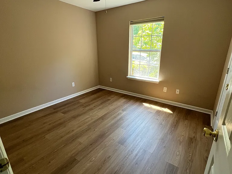 934 Sedgefield Cir — Photo 17