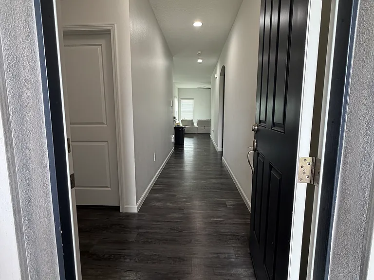 813 Landmark Hills Dr — Photo 2