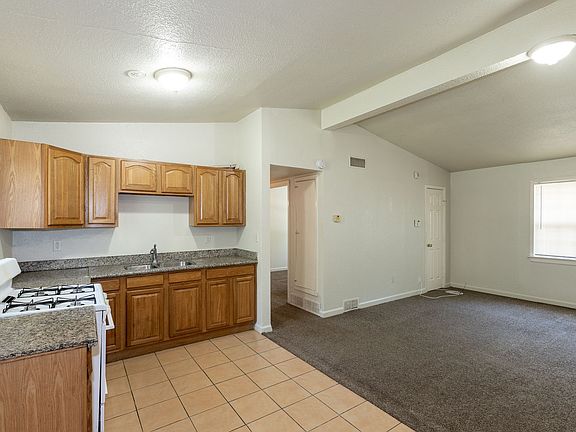 3rd image of 2811 E 40th Pl N