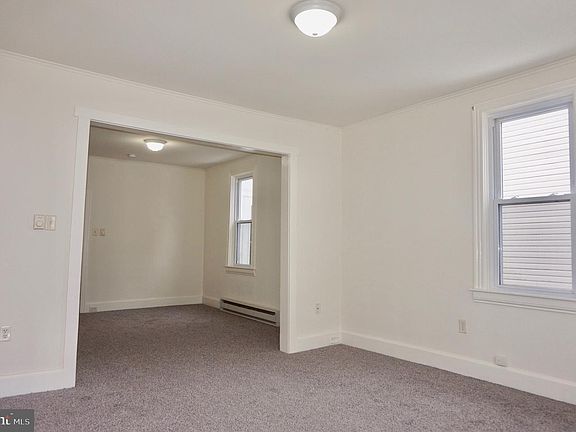 4th image of 236 E Broad St