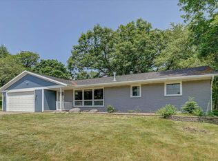 3174 Fjelstad Ln, Mc Farland, WI 53558