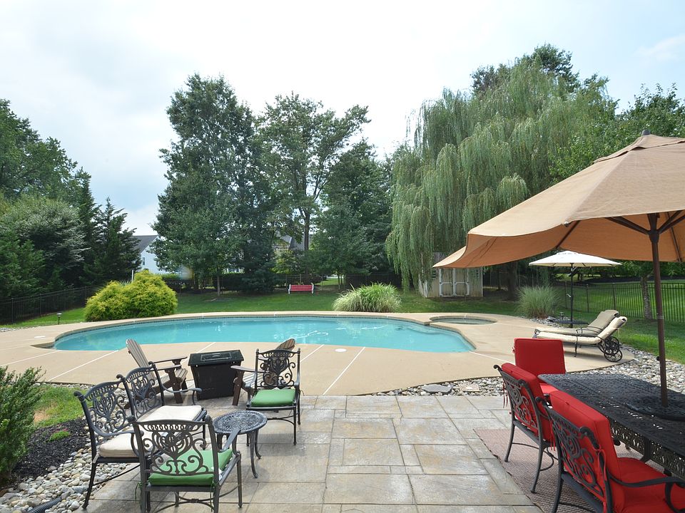 2nd image of 2108 Ashton Dr