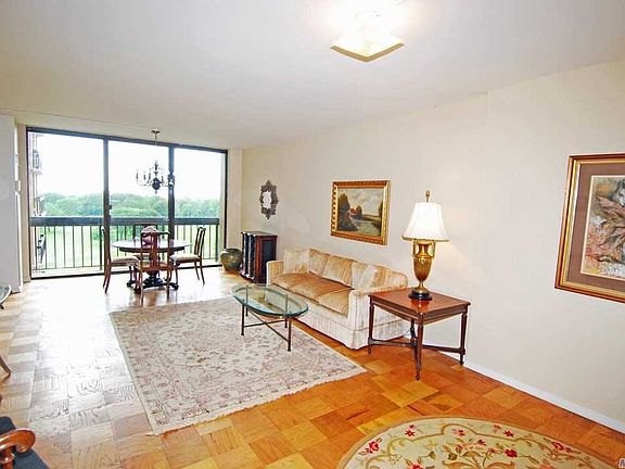 2nd image of 26910 Grand Central Pkwy APT 10S