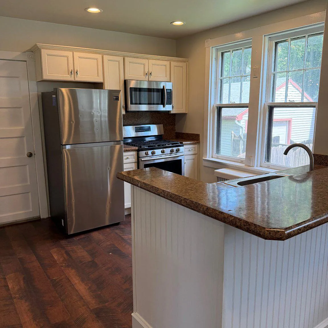 2 bed, 1.0 bath, 1000 sqft, $1,950 — Photo 4