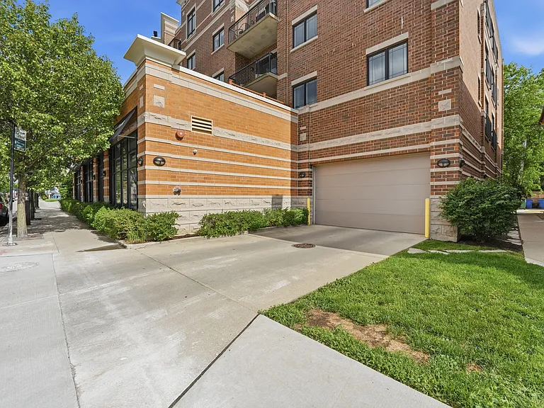5588 N Lincoln Ave #402 — Photo 26