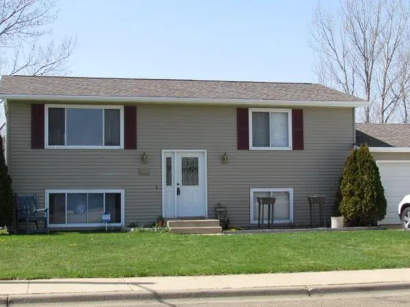 648 3rd Ave SE, Dickinson, ND 58601