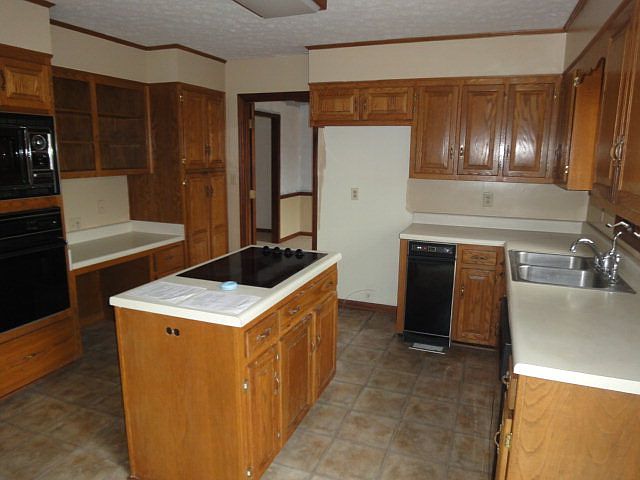 2nd image of 4055 Keswick Dr