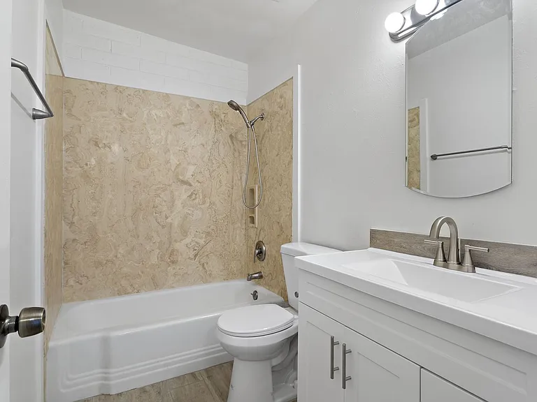 1515 E Blacklidge Dr — Photo 6