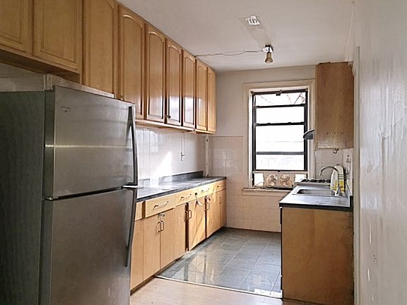 5th image of 4220 Kissena Blvd APT C6