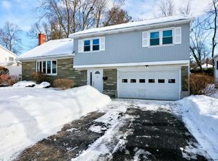 886 Cunningham Ct, Niskayuna, NY 12309