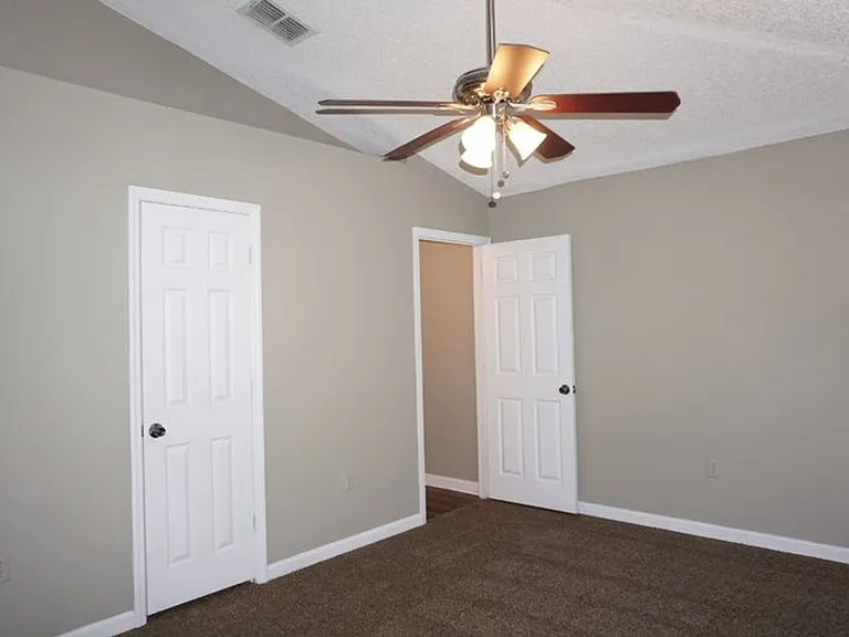 6648 Gentle Oaks Dr E — Photo 9