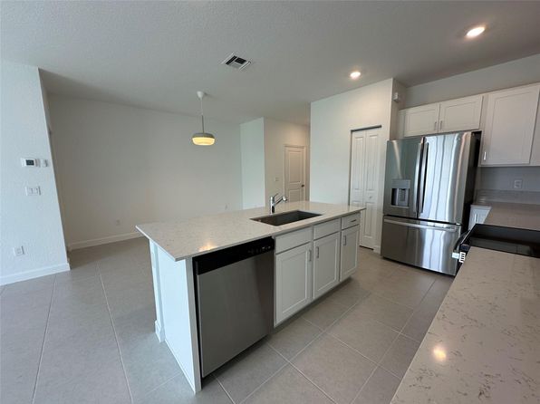 402 SE Crossoak Ln #402