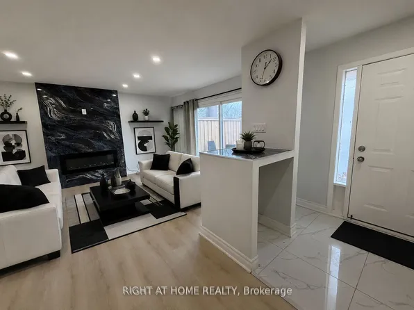 24 Springfair Ave #189, Aurora, ON L4G 3M2