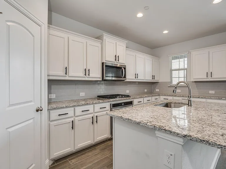 6805 Andrew Dr — Photo 6
