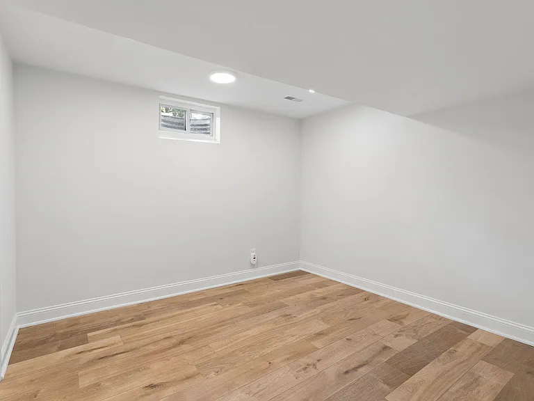 306 Candlewood Ln — Photo 32