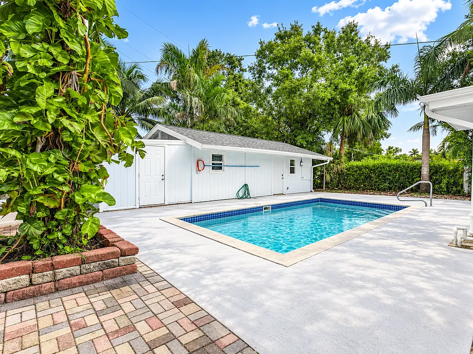 37 Seminole Ct #A