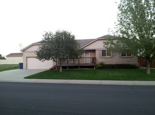 828 Idalia St, Aurora, CO 80011
