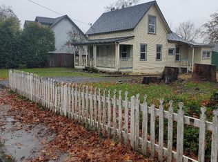 509 NW East St, Grants Pass, OR 97526