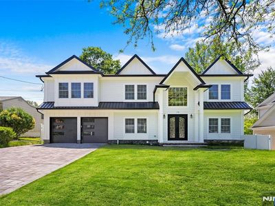 239 Greenway Ter, River Edge, NJ, 07661