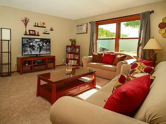 3962 Boardwalk St. Living Rm