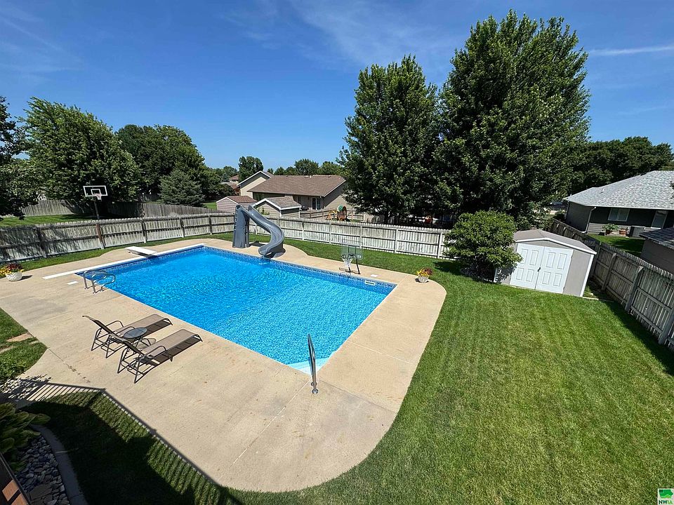 2nd image of 4732 Birch Way