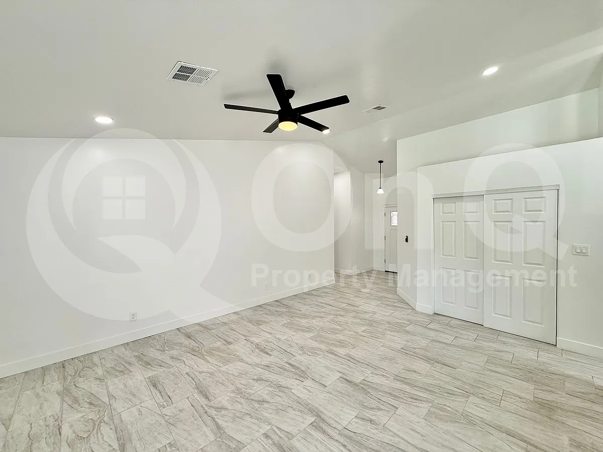 3 bed, 2.0 bath, 1366 sqft, $2,600 — Photo 4