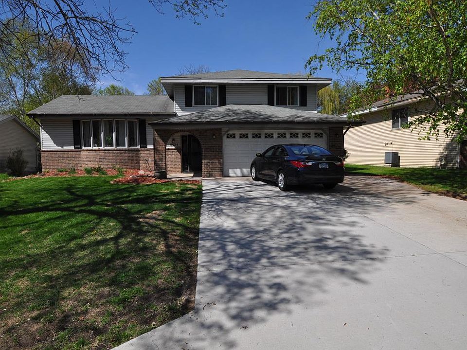 1st image of 8824 N Brook Cir N