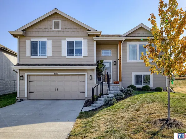 14911 Leeman Cr, Bennington, NE 68007