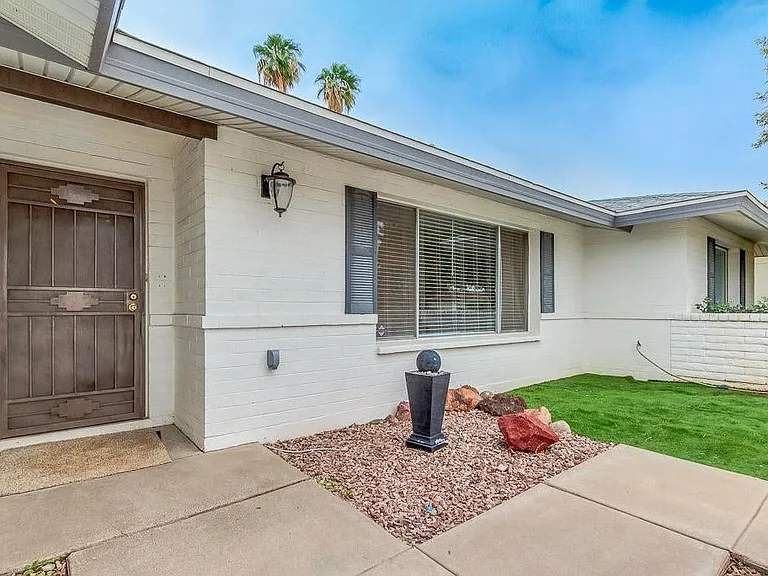 2439 E Del Rio Dr — Photo 28