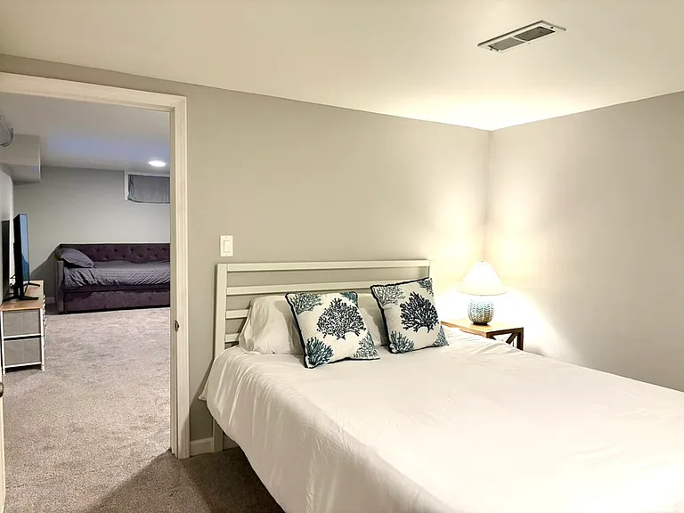 1124 N Twyckenham Dr — Photo 11