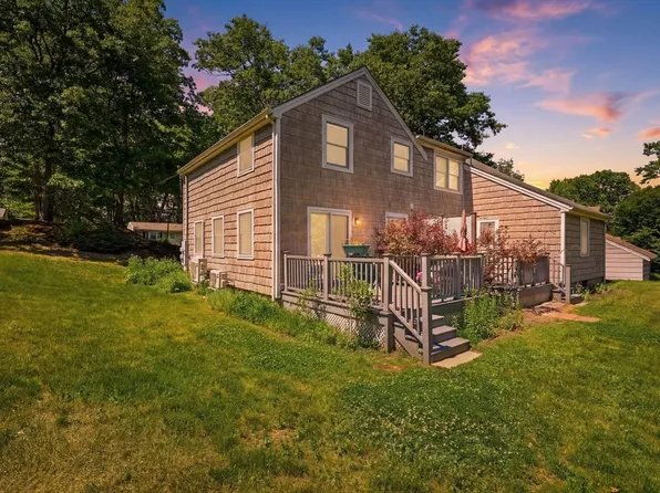 68 Laurel St #B, Greenfield, MA 01301