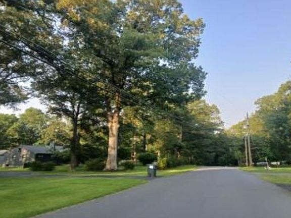 Exterior Neighborhood (street photo)