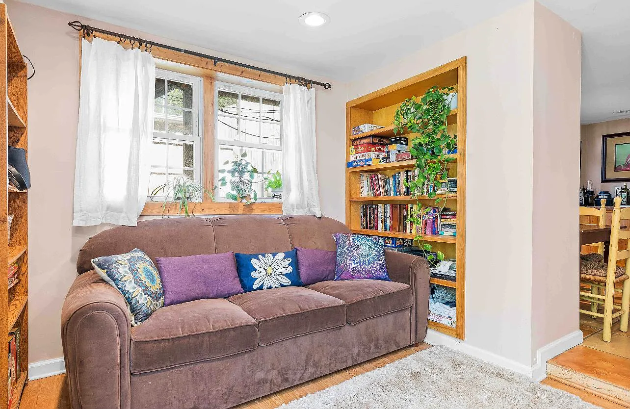 8 Ravenna St — Photo 4