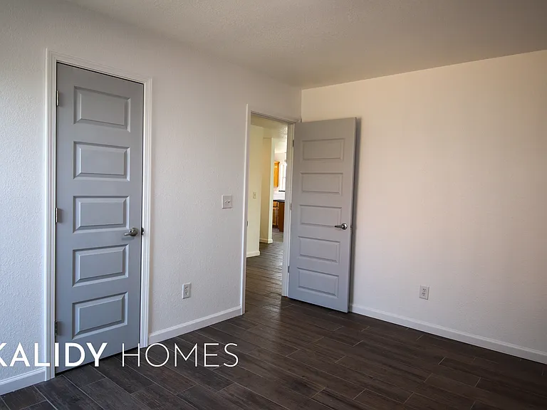 1400 Buena Vista Cir — Photo 8