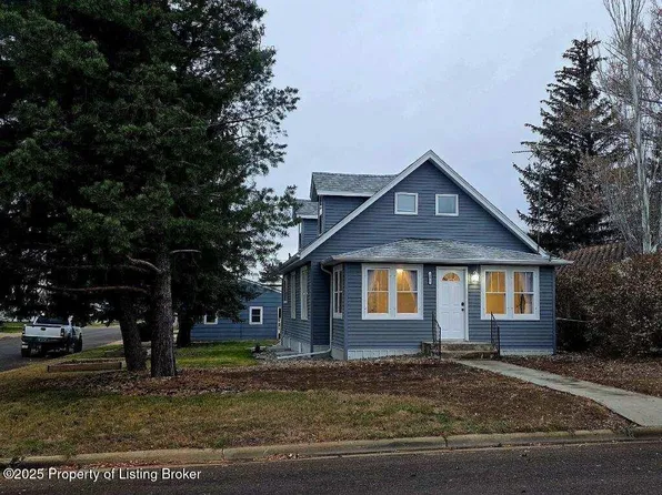 201 6th Ave NW, Bowman, ND 58623