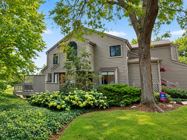 873 W Longmeadow Ct #B, Barrington, IL 60010