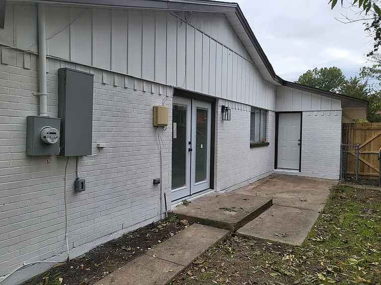 1213 Carroll Dr — Photo 6