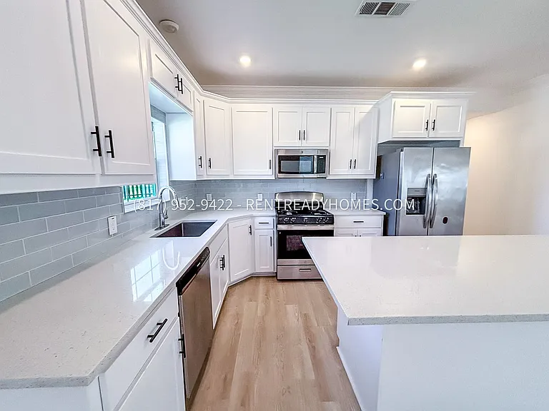 2117 Christine Ave — Photo 4
