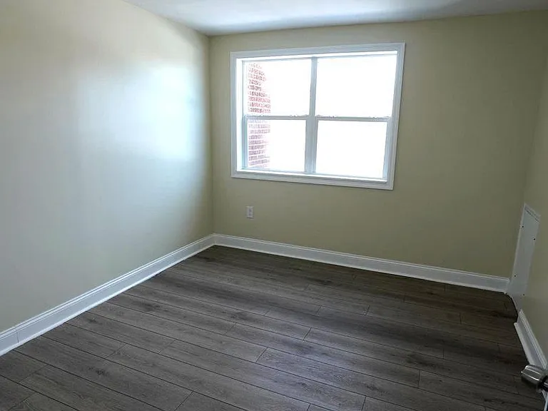 3745 Schleicher Ave — Photo 7