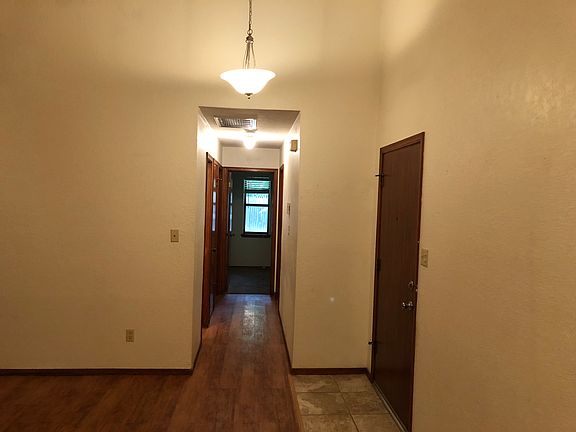 5th image of 1721 Hillcrest Dr
